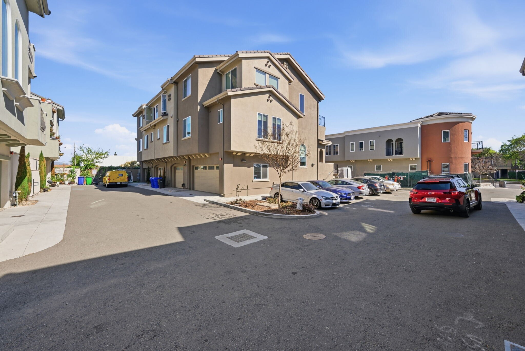 Building Photo - 817 Estancia Ter