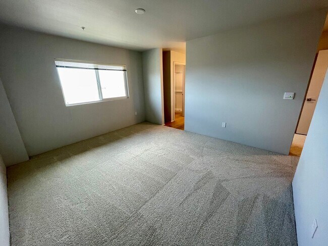 Building Photo - 2 Bedroom Townhome Available in BRAND NEW ...