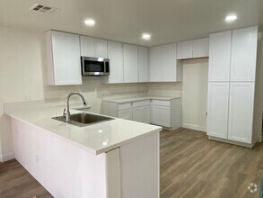 Building Photo - Newly Remodeled 4-bed, 2.5-bath. 3-Car Gar...