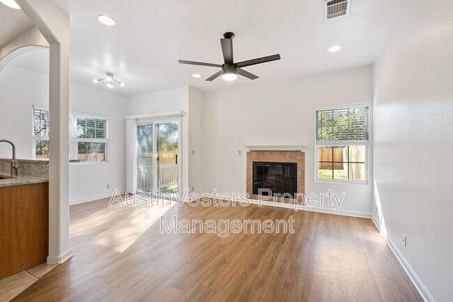 Building Photo - 1003 Canyon Edge Dr