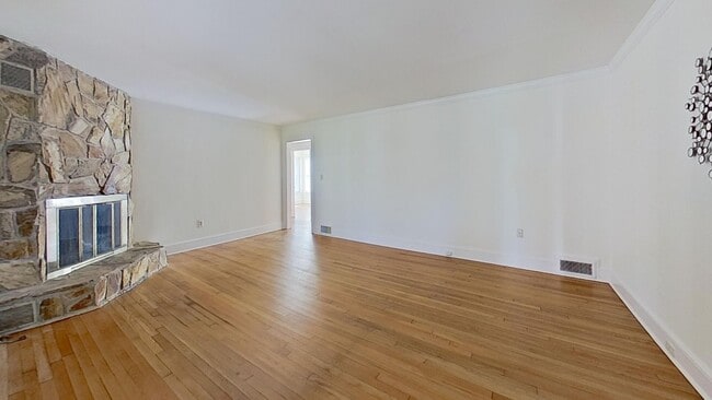 Building Photo - 2408 Providence Rd