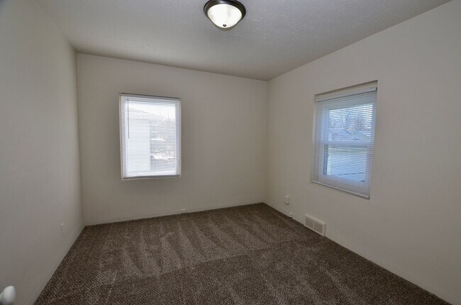 Building Photo - 1350 Elder Ln