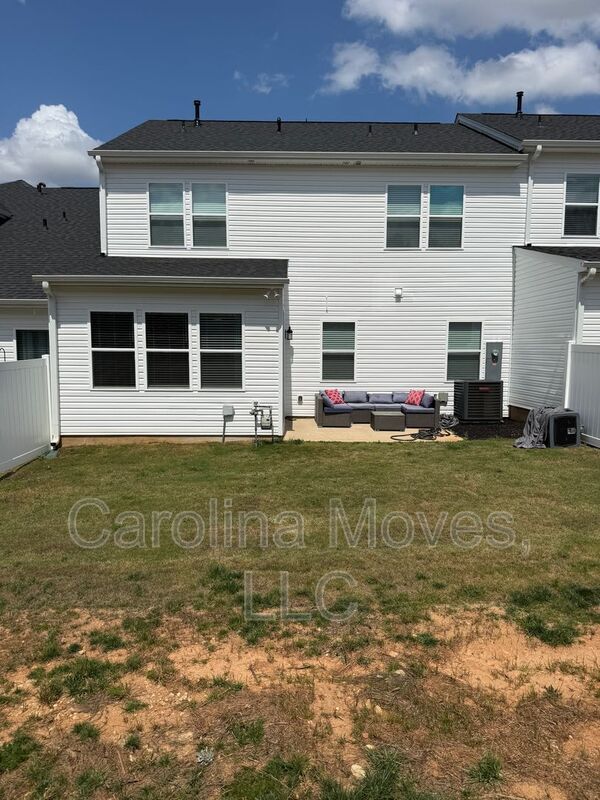 Building Photo - 717 Isleworth Ln