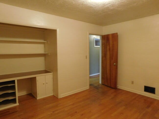 Building Photo - 4Bd/1.5Ba Two Story Home - Available to View!