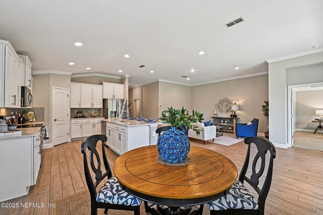 Building Photo - 3034 Oak Stream Dr