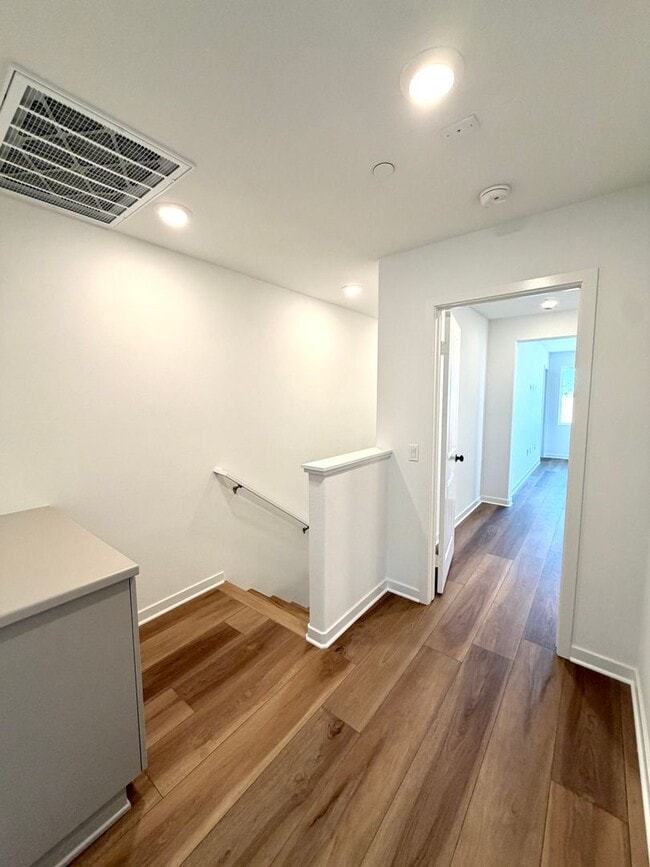 Building Photo - Brand-New Luxury Townhome for Lease in Claremont