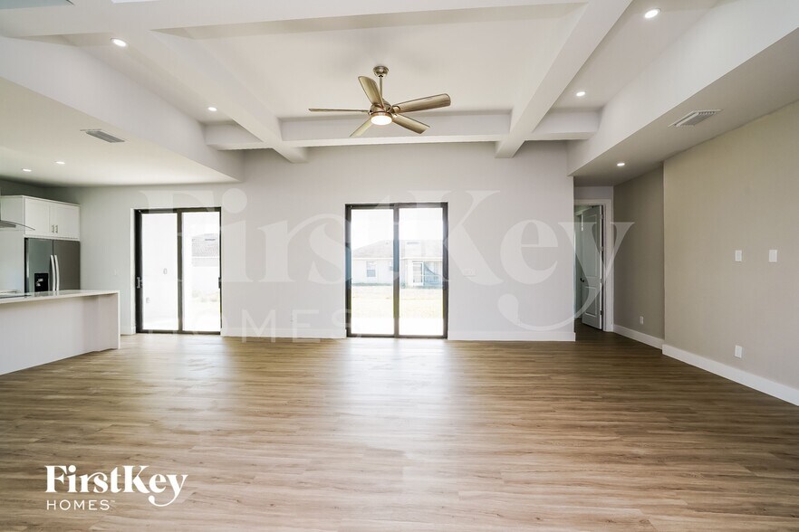 Building Photo - 1131 NE 2nd Pl