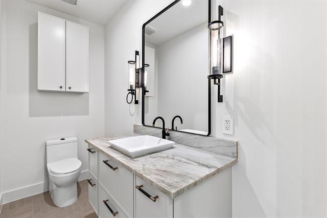 Building Photo - 6411 Royal Ln