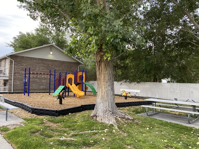 Building Photo - The Willows Apartments