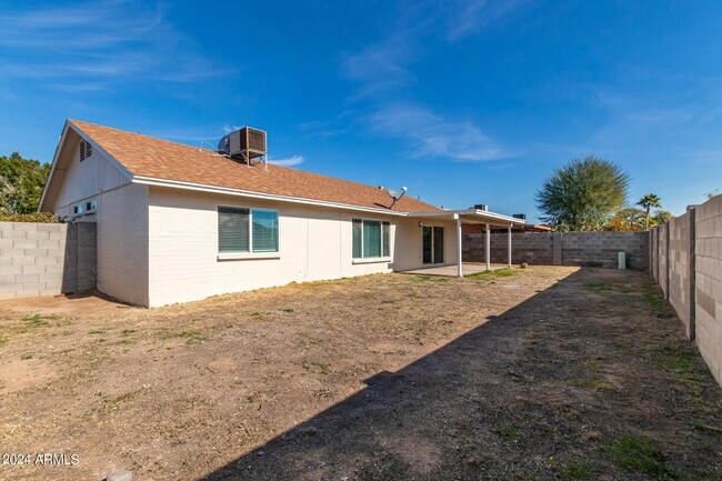 Building Photo - 7249 W Medlock Dr