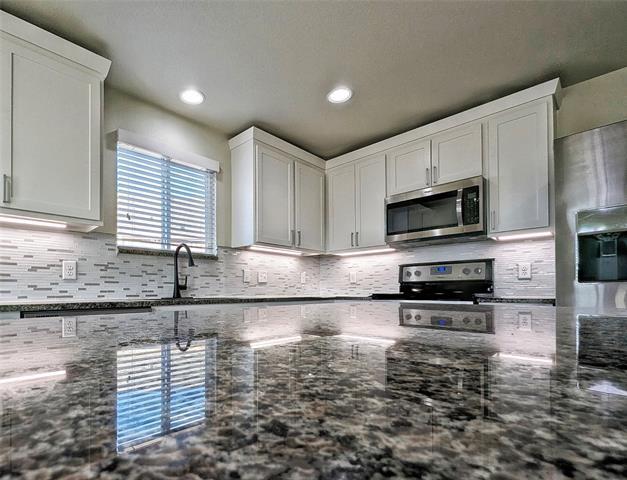 Building Photo - 704 Rivers Creek Ln