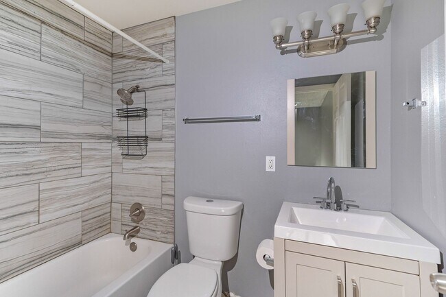 Building Photo - 1372 Lorilynn