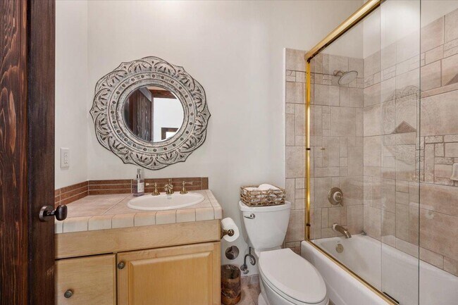 Building Photo - 6750 Golden Pheasant Ln