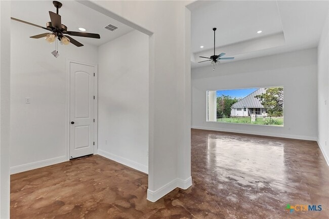 Building Photo - 102 Prairie