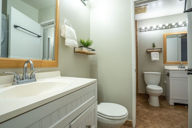Building Photo - Fully Renovated Unfurnished 2 Bedroom/1.5 Bath at Southpointe