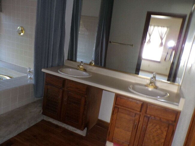 Building Photo - Four Lakes - Centennial - 3 Bedroom - 3 Ba...