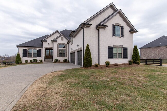 Building Photo - Stunning brick home with detailed accents!