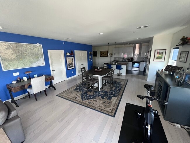 Building Photo - 6444 Burnet Rd