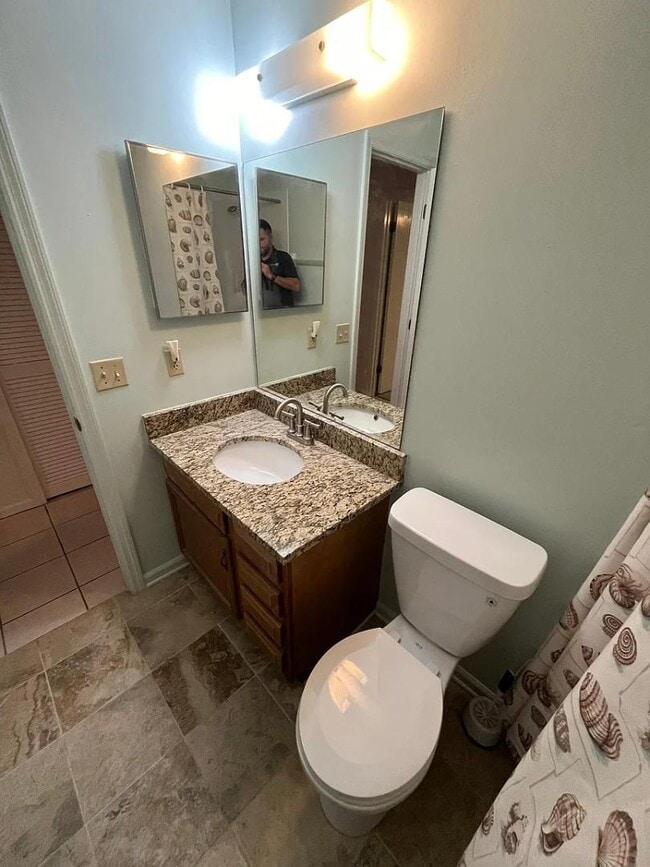 Building Photo - 224 Vista Grande Dr