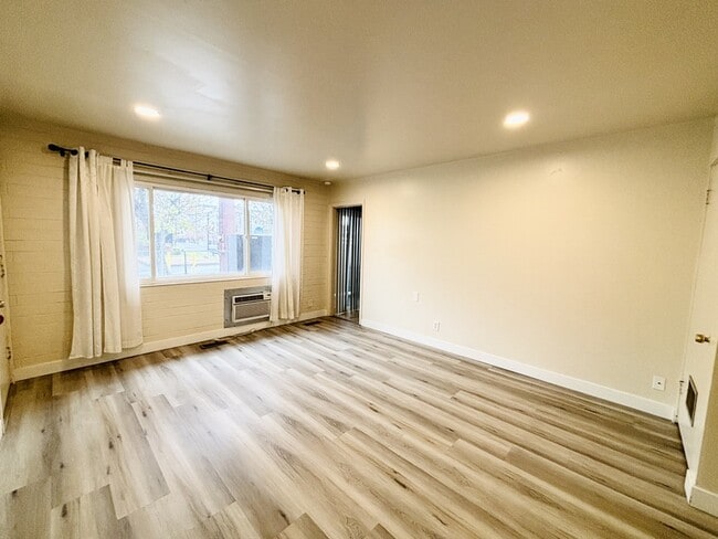 Building Photo - 3605 S 900 E