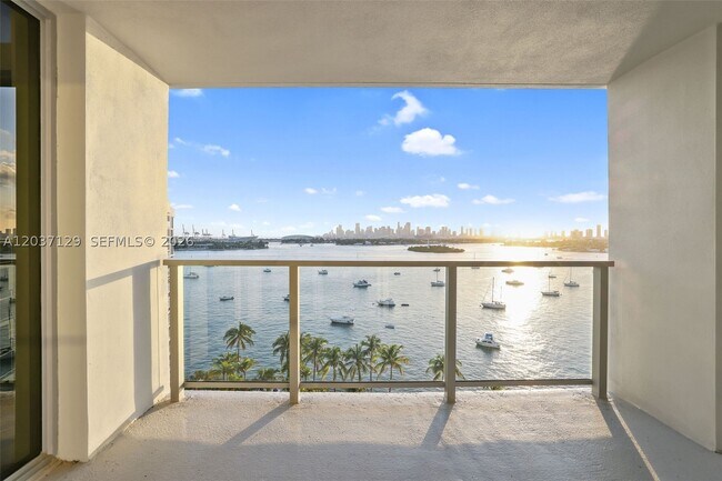 Building Photo - 1500 Bay Dr E
