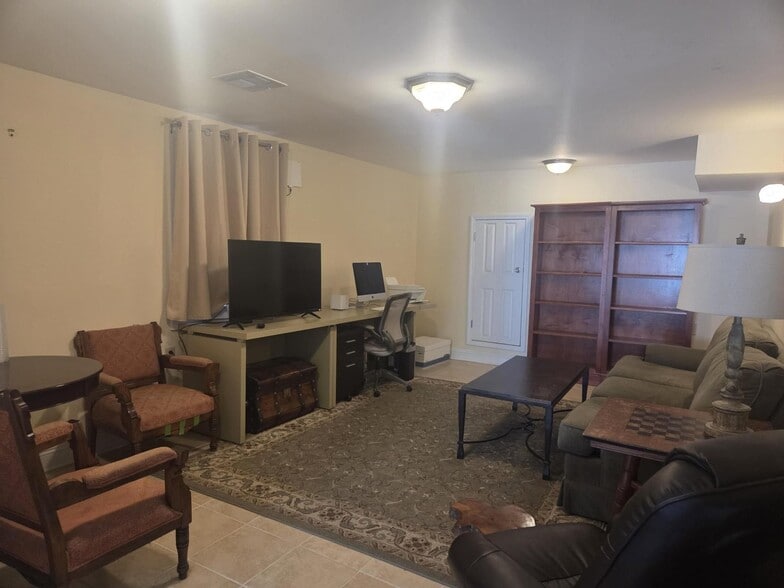 Building Photo - 4422 Walmsley Ave