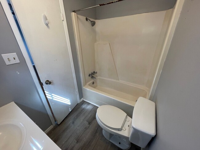 Building Photo - SUBLEASE AVAILABLE FOR IMMEDIATE MOVE IN - 2 Bedroom 2 Bathroom Condo