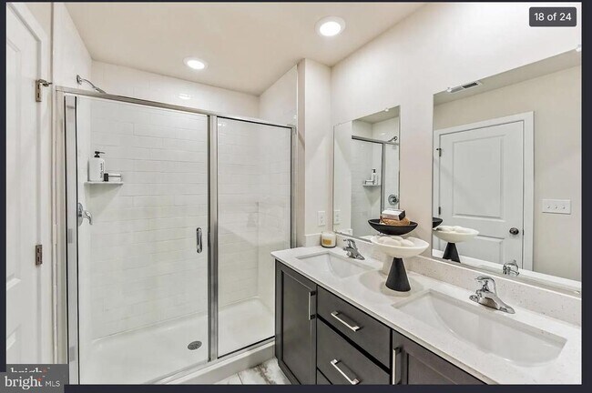 Building Photo - 42 Anderson Dr