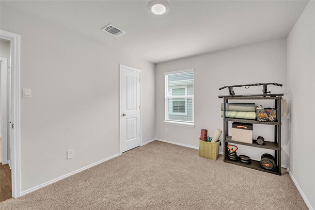 Building Photo - 185 Sandringham Lp
