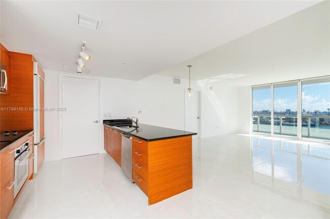 Building Photo - 50 Biscayne Blvd