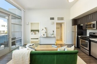 Building Photo - 1317 7th St