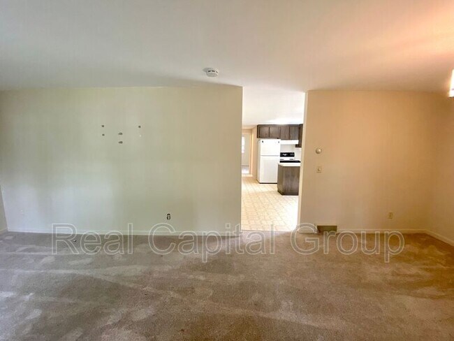 Building Photo - 183 Sunshine Dr