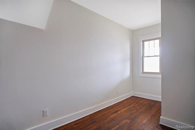 Building Photo - 900 Hazelwood St