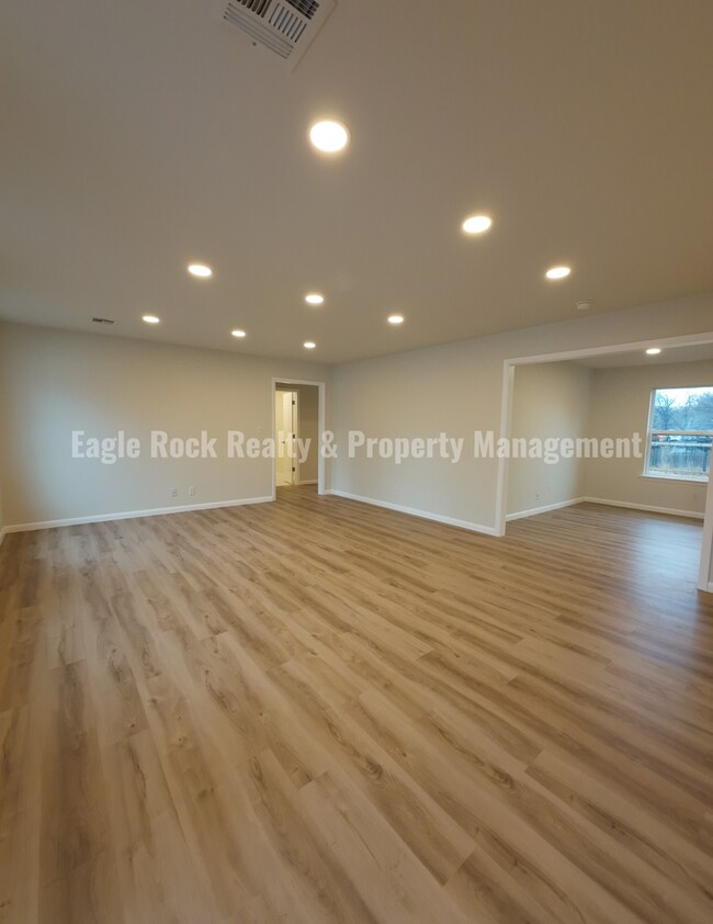 Building Photo - 1369 E 67th St