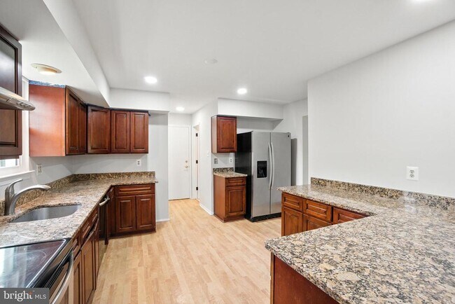 Building Photo - 4739 Bates Dr