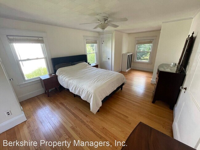 Building Photo - 3 br, 1.5 bath House - 65 Spadina