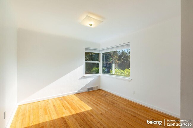 Building Photo - 3532 NE 87th St