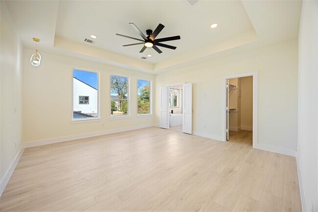 Building Photo - 7127 England St