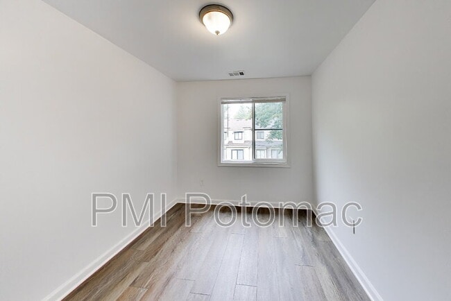 Building Photo - 9391 Chadburn Pl