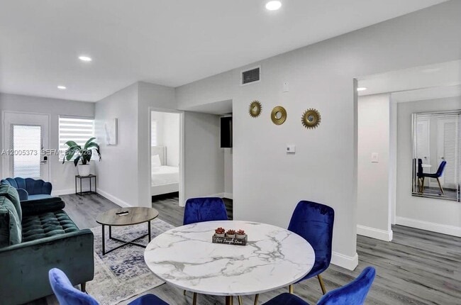 Building Photo - 10006 E Bay Harbor Dr