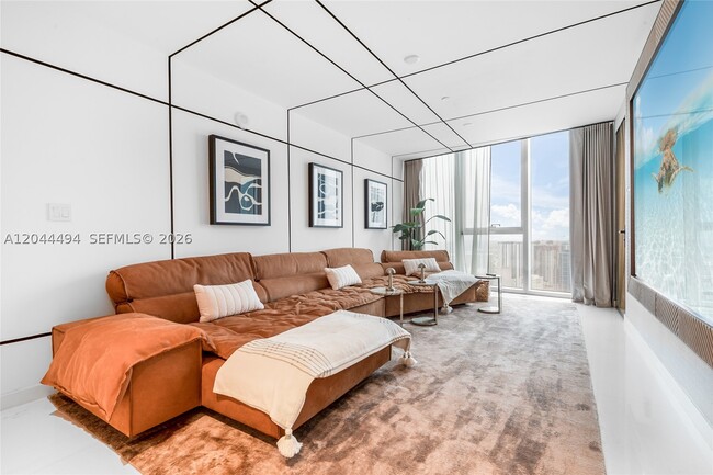 Building Photo - 300 Biscayne Blvd