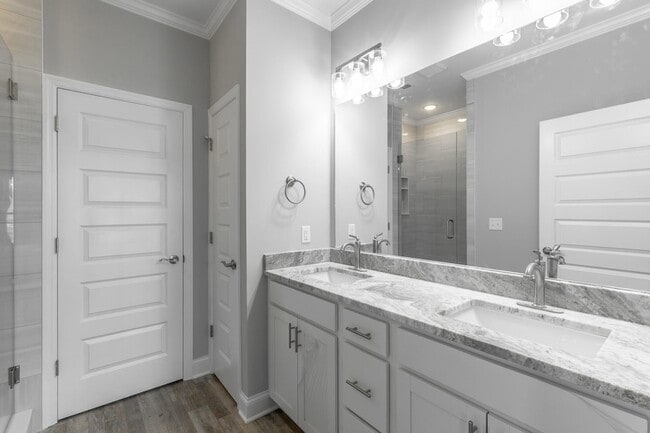 Building Photo - 5085 Oop Rd