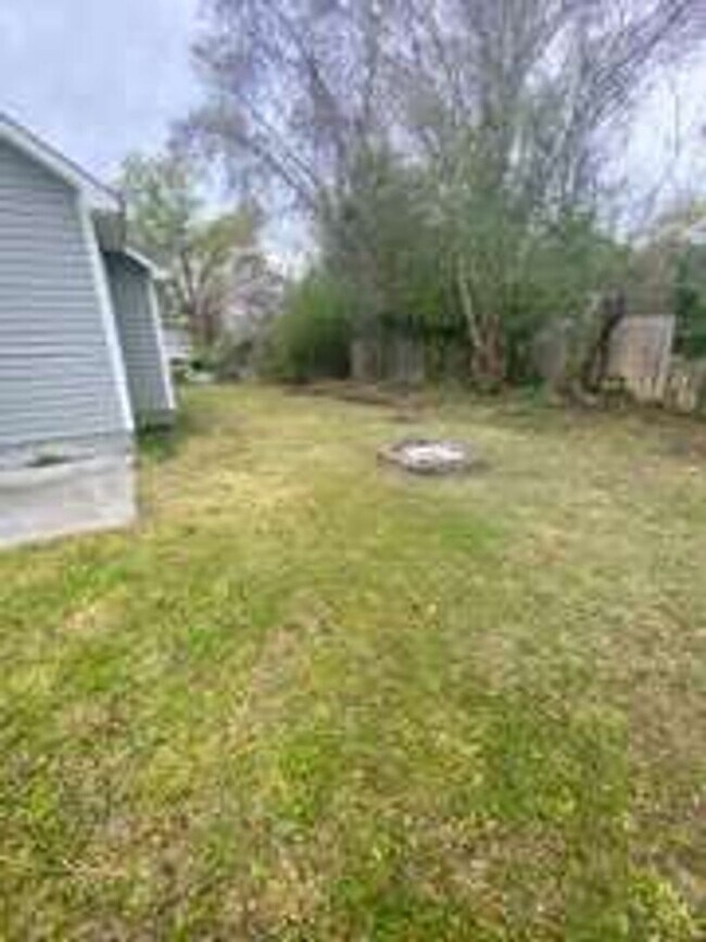 Building Photo - 3 BR 2 BA Maysville