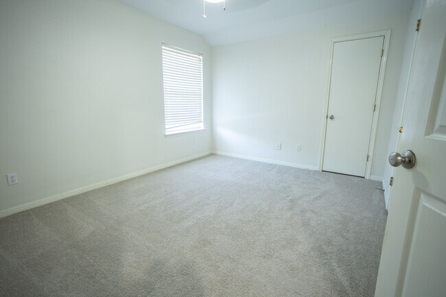Building Photo - 1801 Dapplegrey Ln