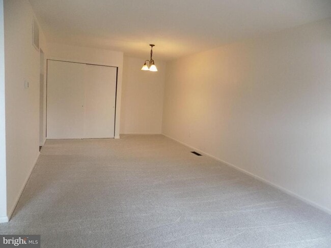 Building Photo - 106 Bancroft Rd