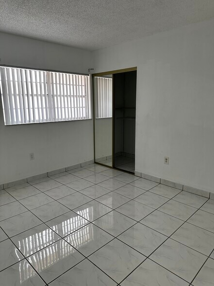 Building Photo - 250 NW 107th Ave