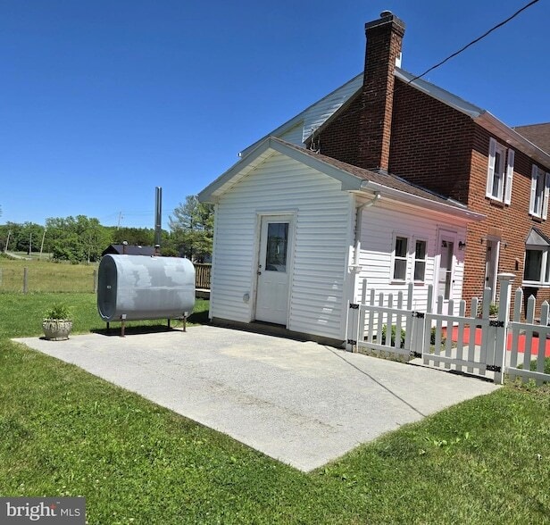 Building Photo - 8293 Leetown Rd