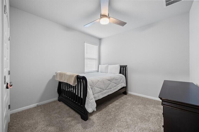 Building Photo - 2424 Pecan Island Dr