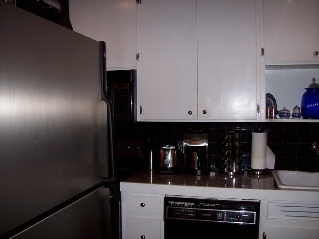 Building Photo - Cleveland Park - University Ridge Condo- 2 Bedroom 1 Bath