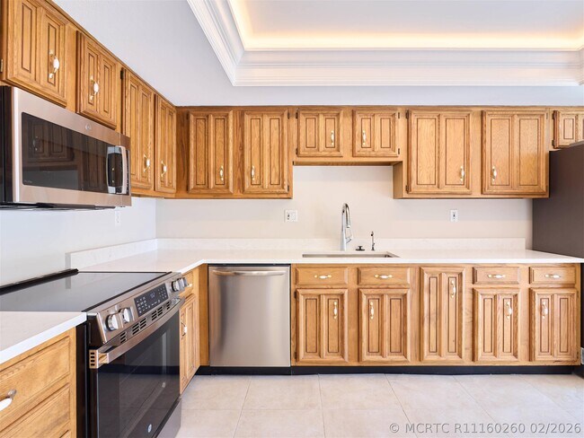 Building Photo - 5250 Woodland Lakes Dr